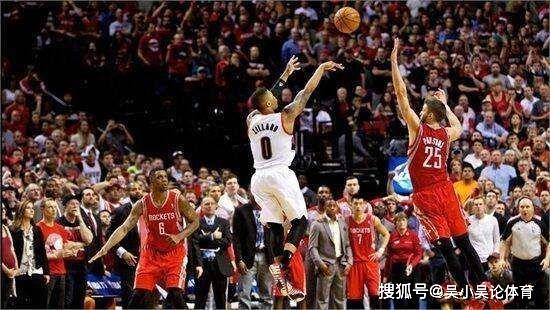  库里三分绝杀雷霆迎五连胜  